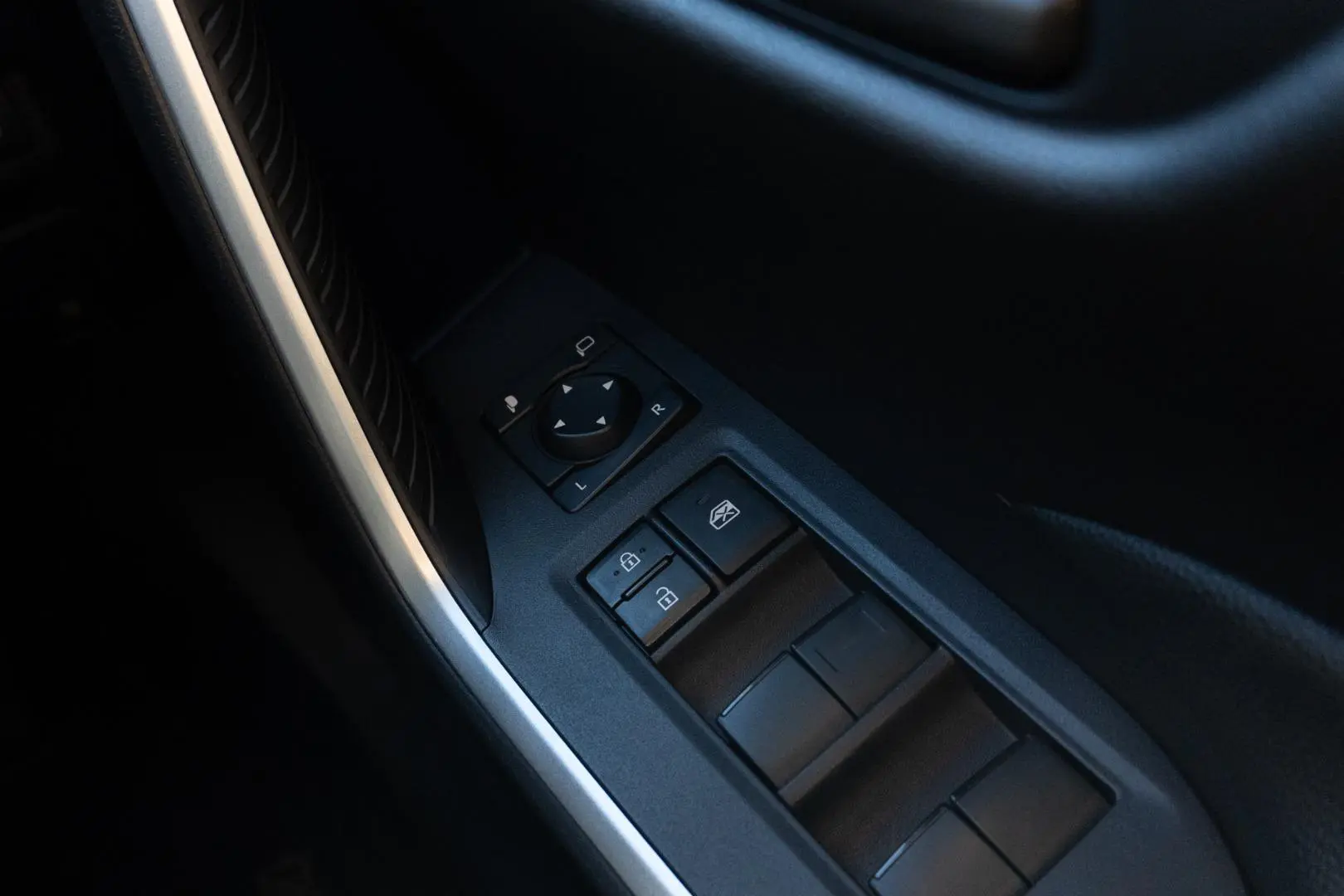2025 Toyota RAV4 Gallery Image 21