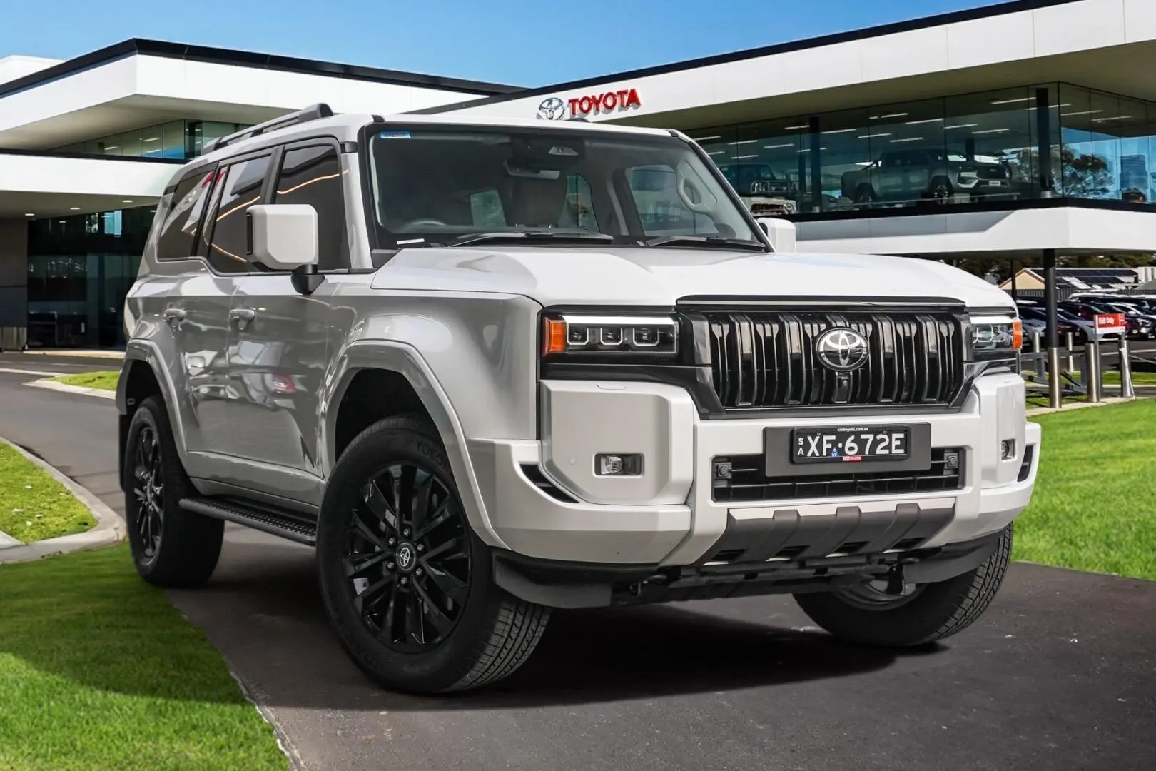 2025 Toyota Landcruiser Prado Image