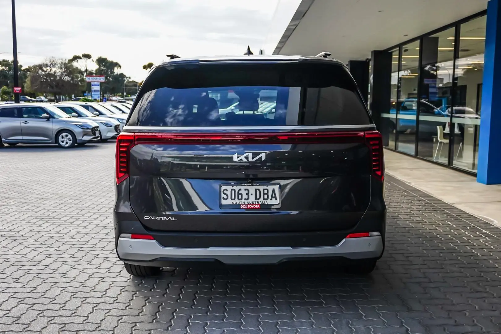2024 Kia Carnival Gallery Image 6