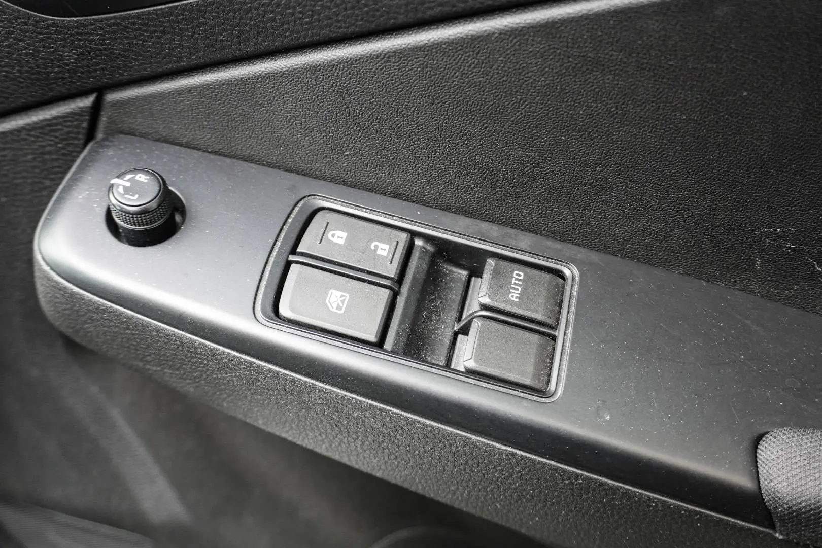 2021 Isuzu D-MAX Gallery Image 13