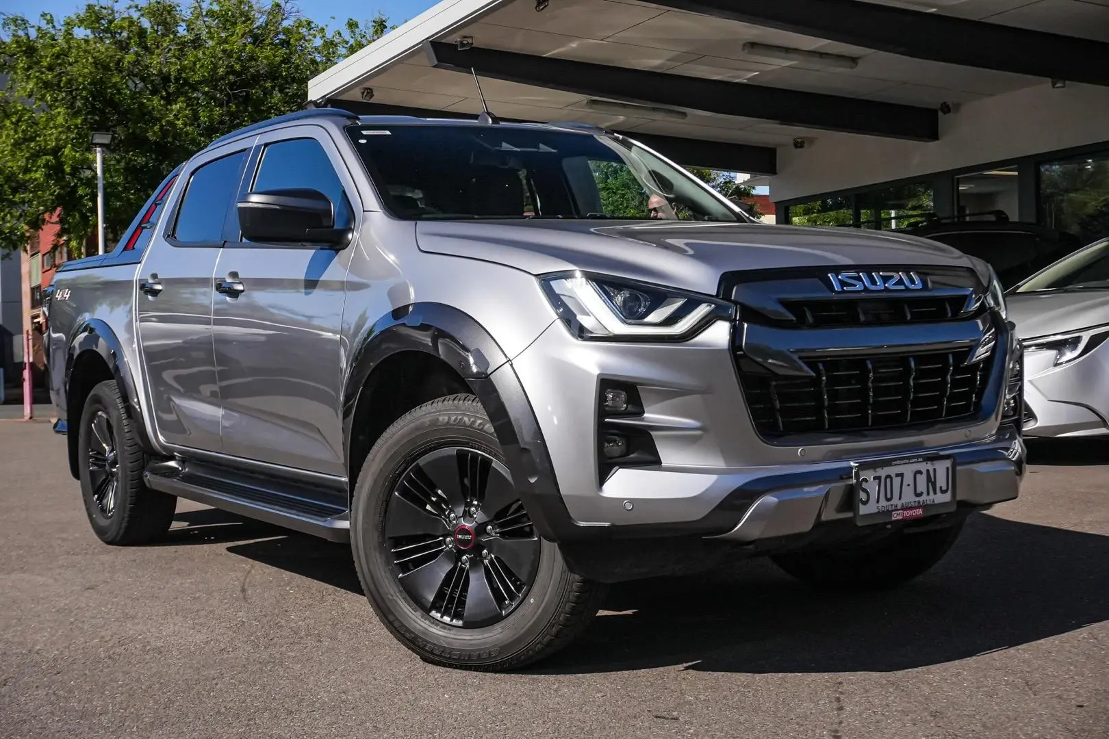 2021 Isuzu D-MAX Gallery Image 2