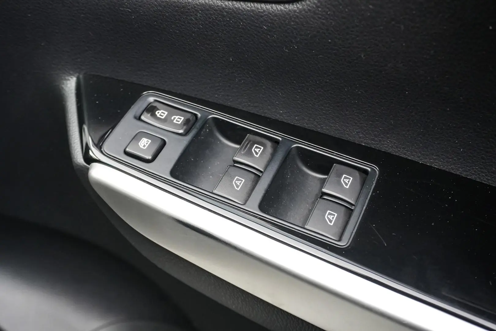 2022 Mitsubishi Pajero Sport Gallery Image 16