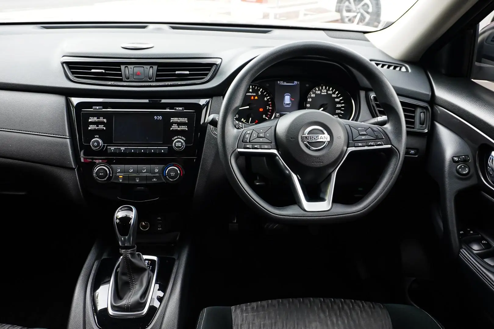 2019 Nissan X-TRAIL Gallery Image 9