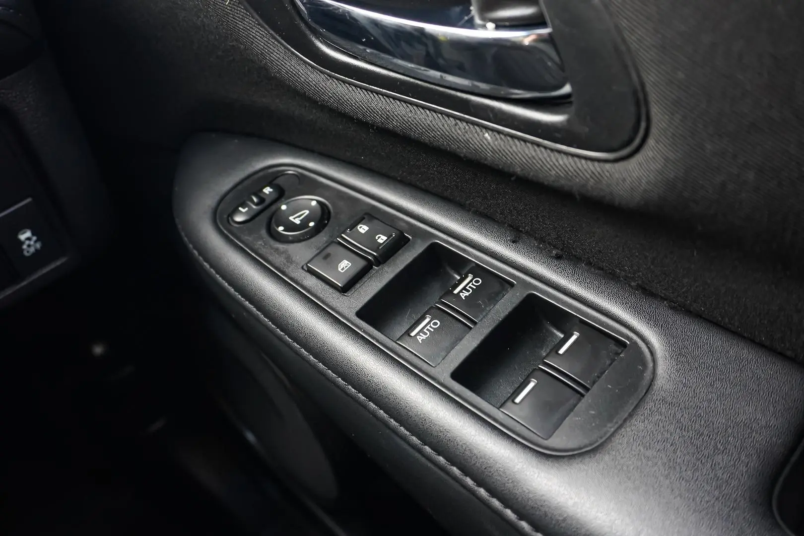 2017 Honda HR-V Gallery Image 25
