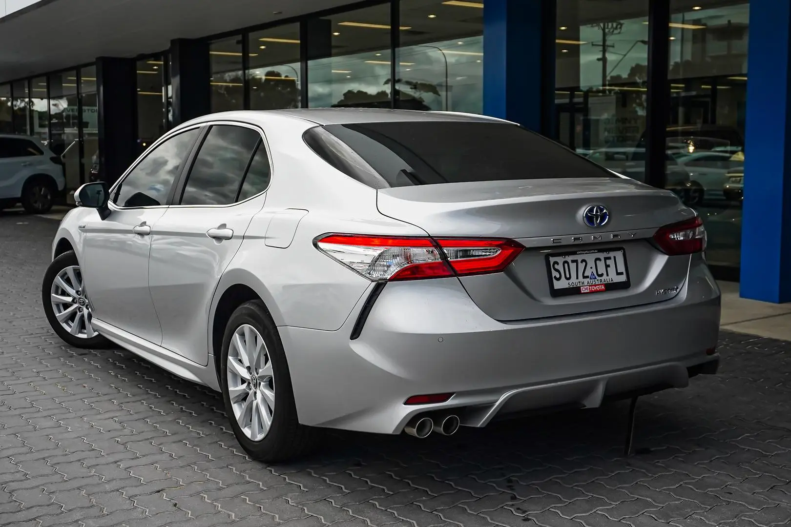 2020 Toyota Camry Gallery Image 2