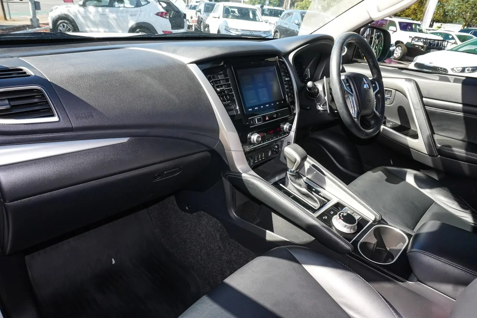 2022 Mitsubishi Pajero Sport Gallery Image 10