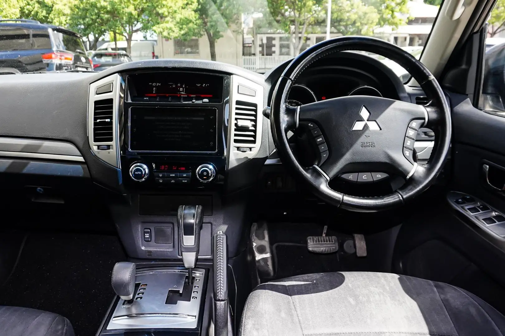 2015 Mitsubishi Pajero Gallery Image 8