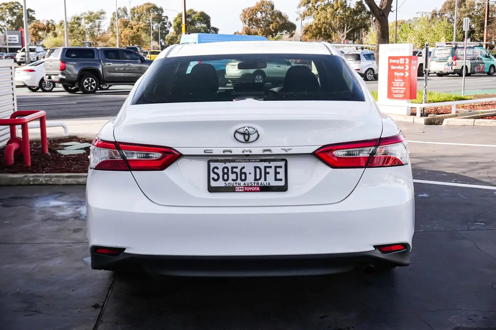 2018 Toyota Camry Gallery Image 6