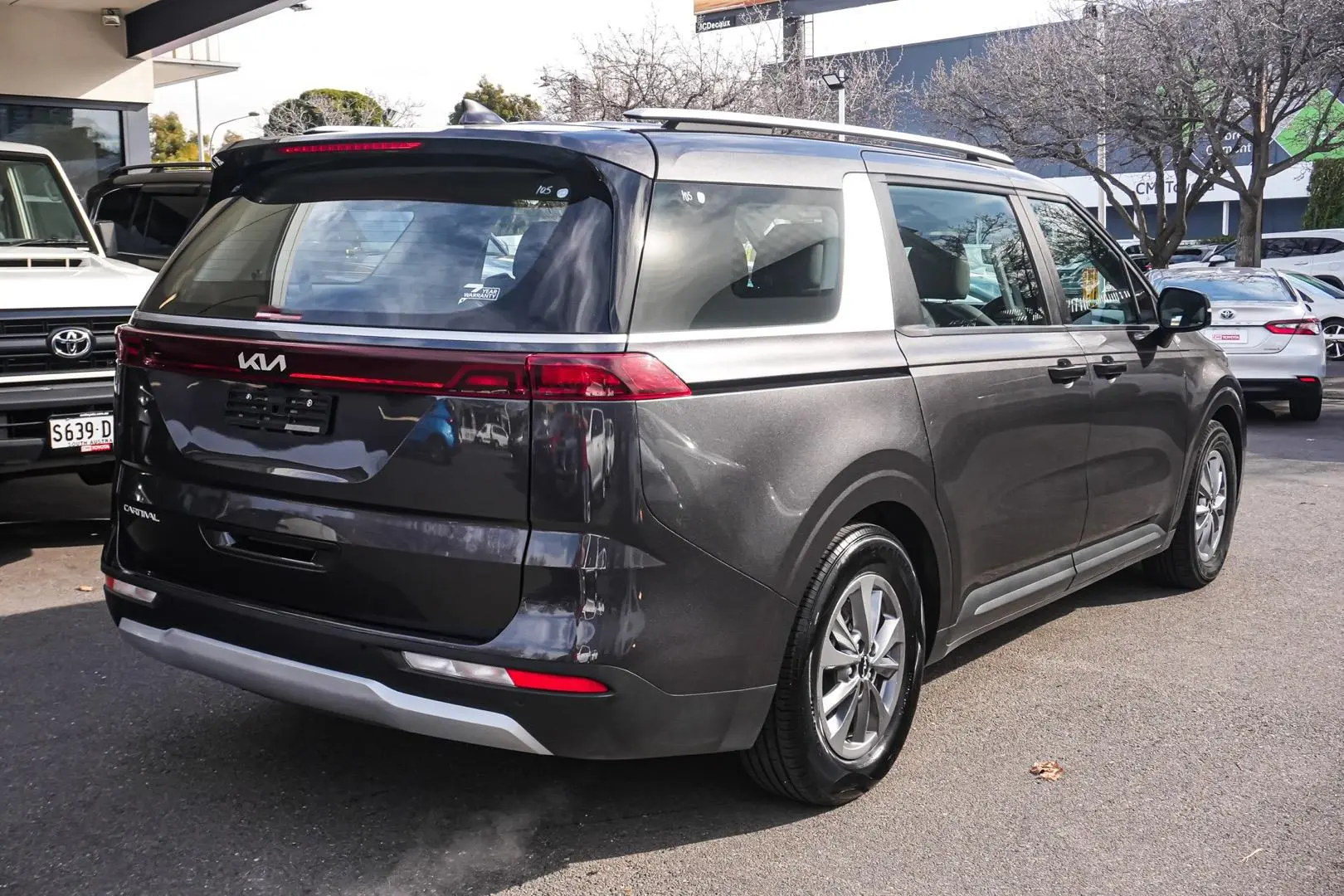 2023 Kia Carnival Gallery Image 2