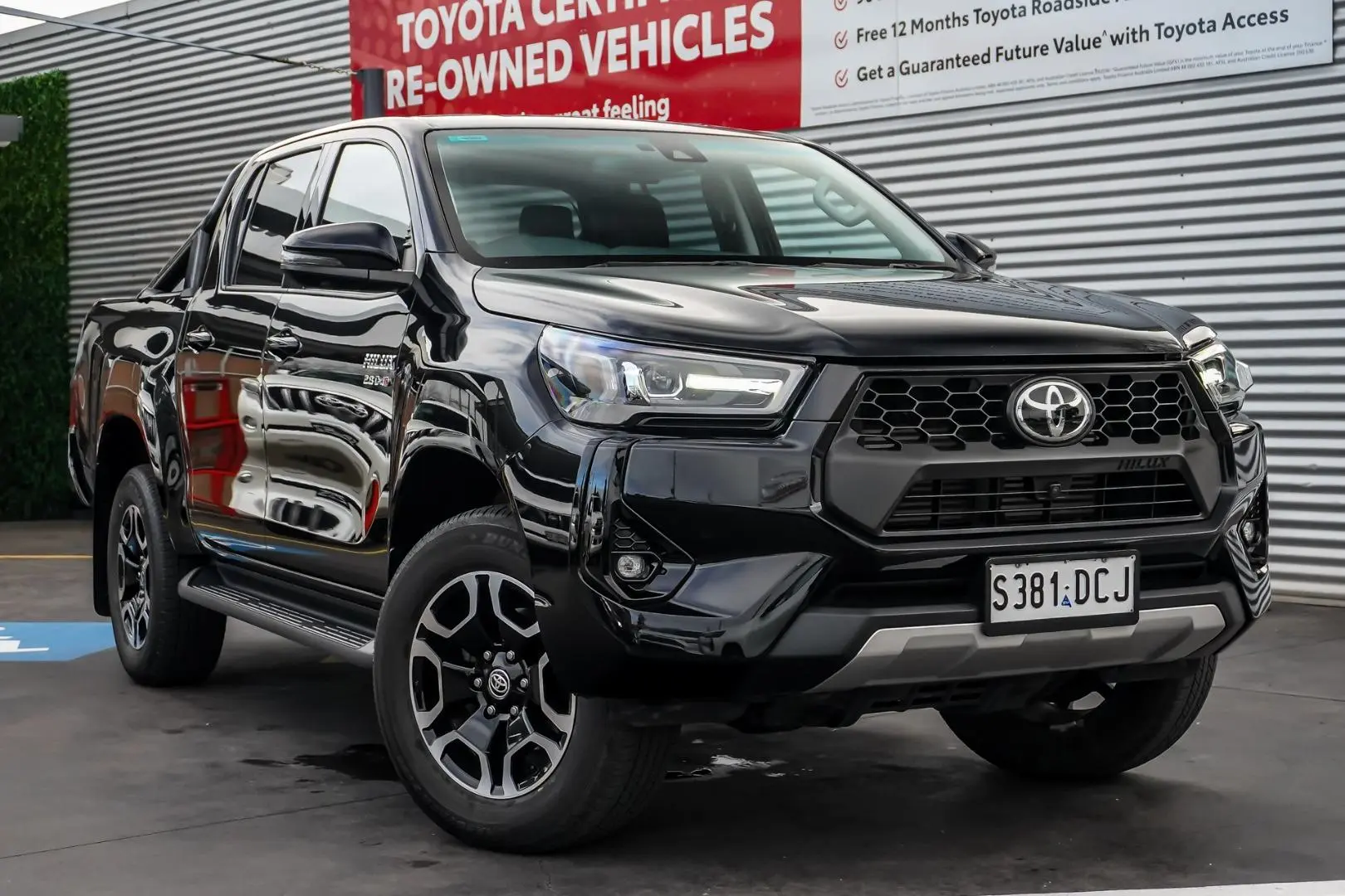 2024 Toyota Hilux Gallery Image 2
