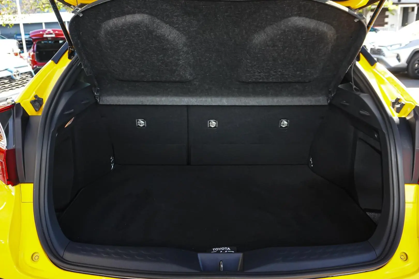 2018 Toyota C-HR Gallery Image 10