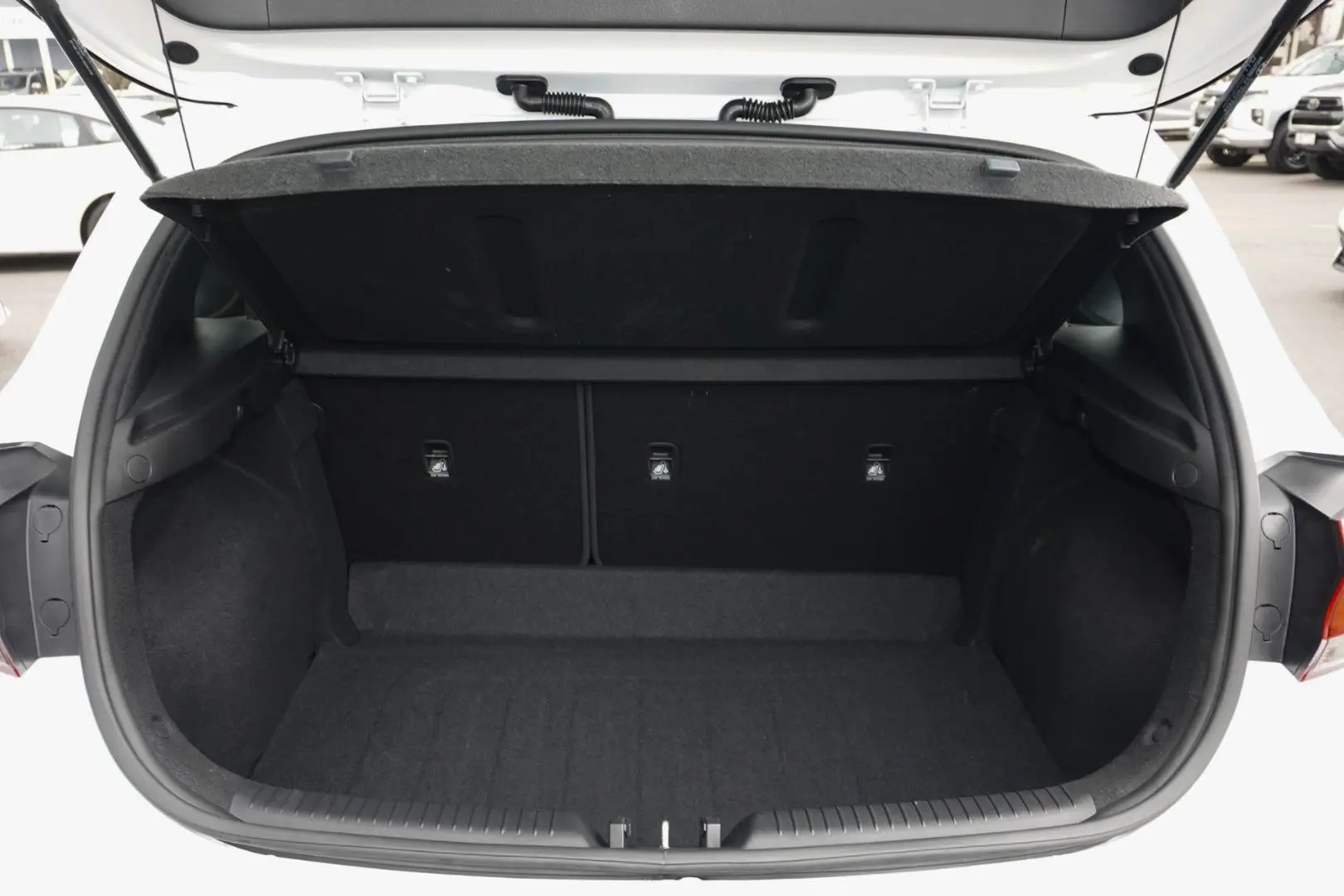 2022 Hyundai i30 Gallery Image 8