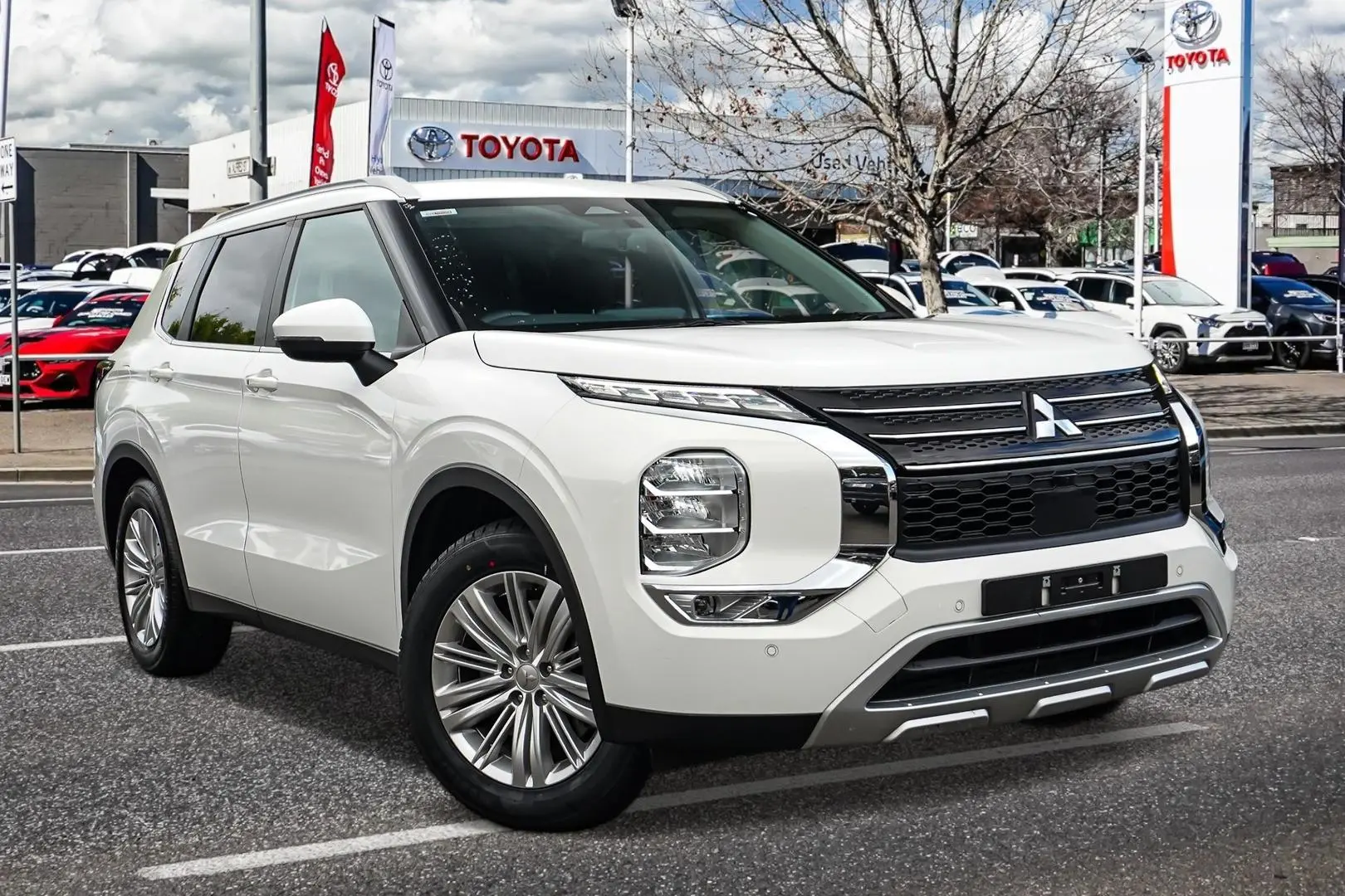 2024 Mitsubishi Outlander Image