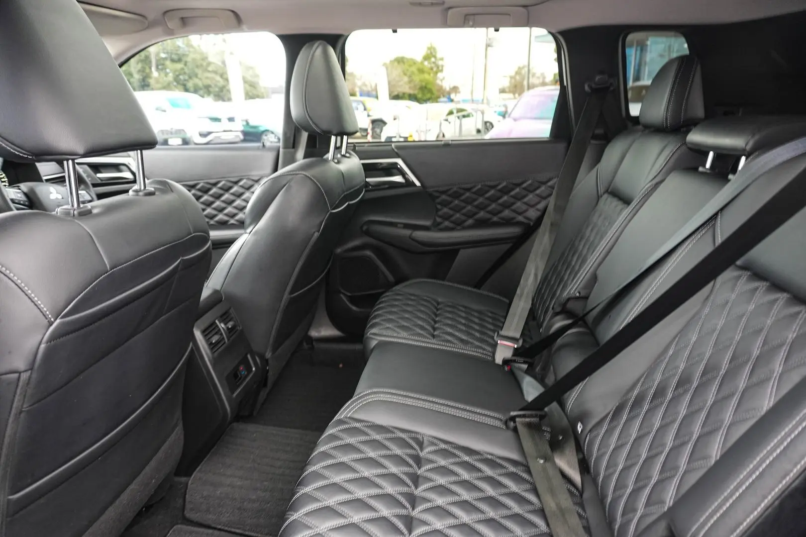 2023 Mitsubishi Outlander Gallery Image 14