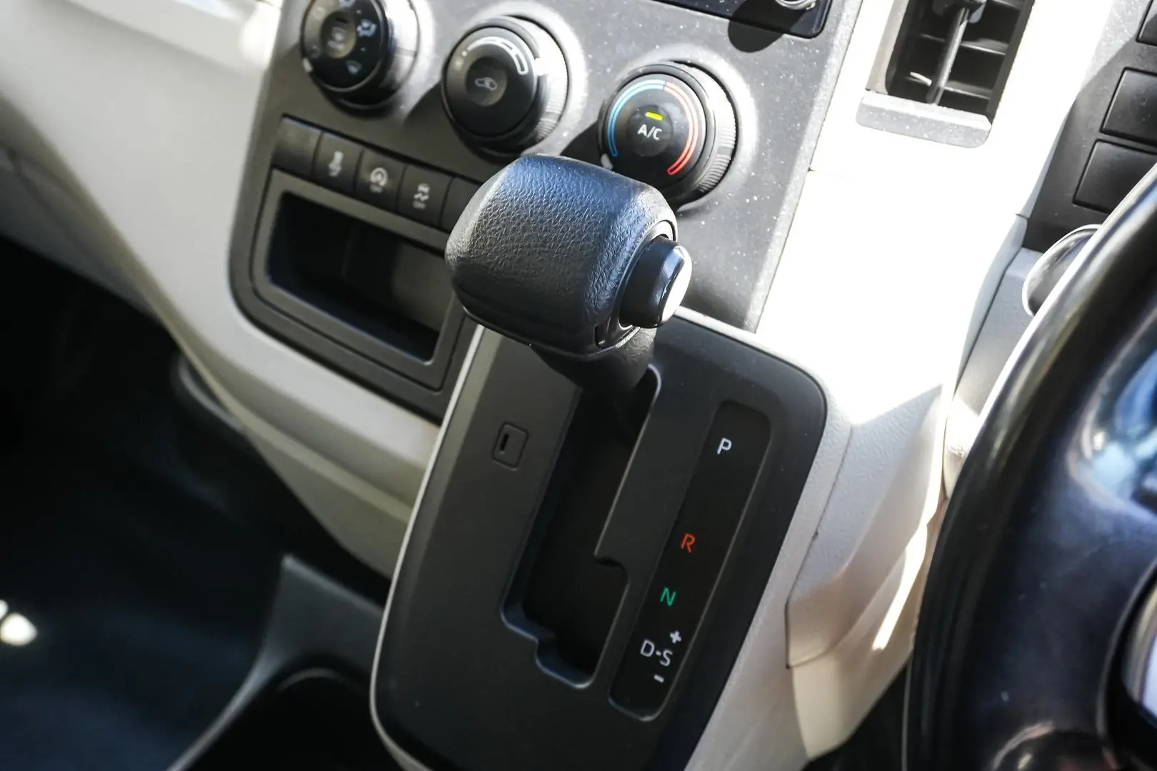 2020 Toyota Hiace Gallery Image 18