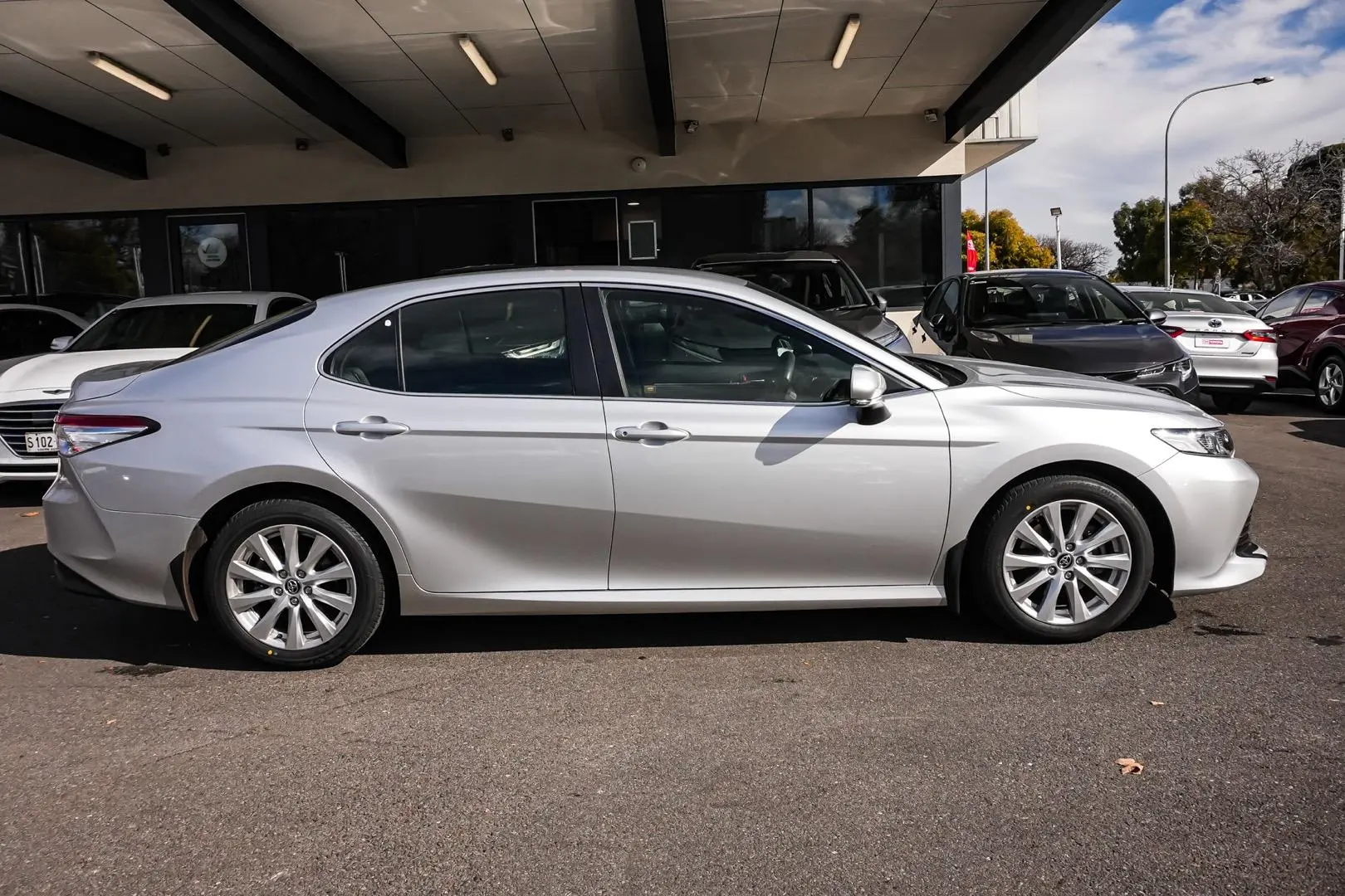 2018 Toyota Camry Gallery Image 4