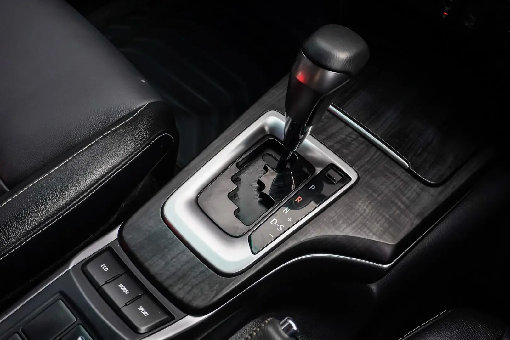 2022 Toyota Fortuner Gallery Image 18