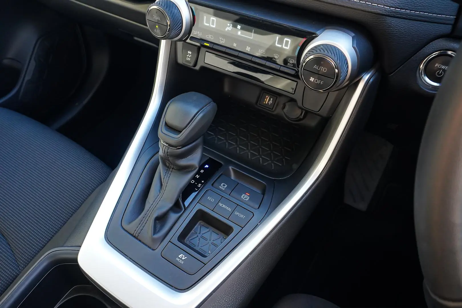 2025 Toyota RAV4 Gallery Image 18
