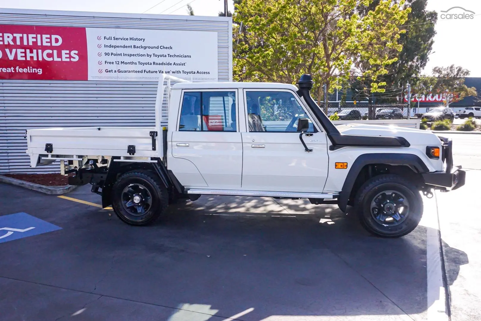 2023 Toyota Landcruiser Image 3