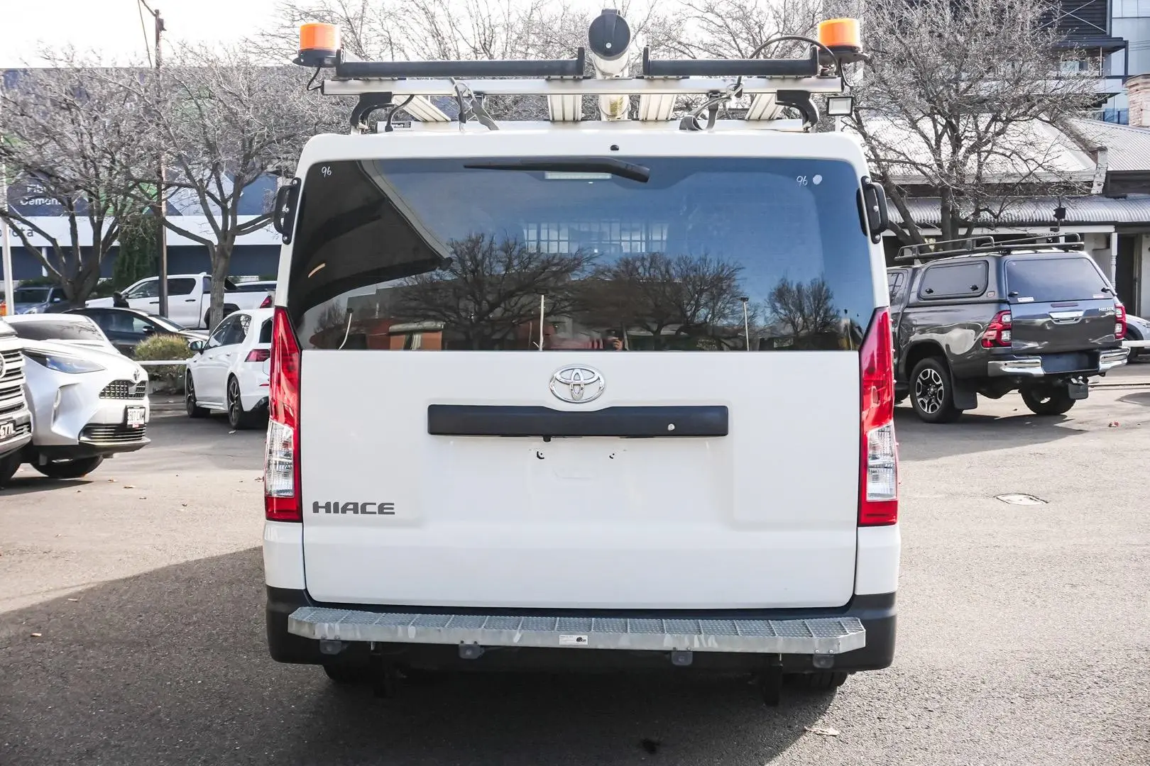 2019 Toyota Hiace Gallery Image 5