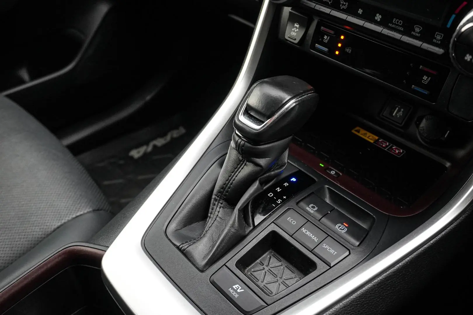 2024 Toyota RAV4 Gallery Image 18