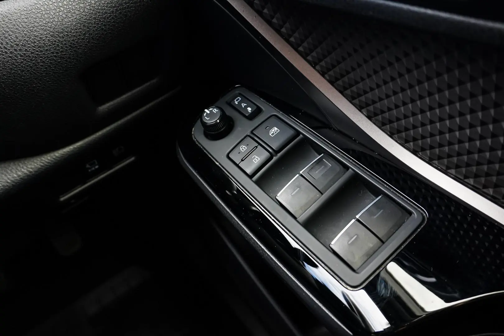 2023 Toyota C-HR Gallery Image 23