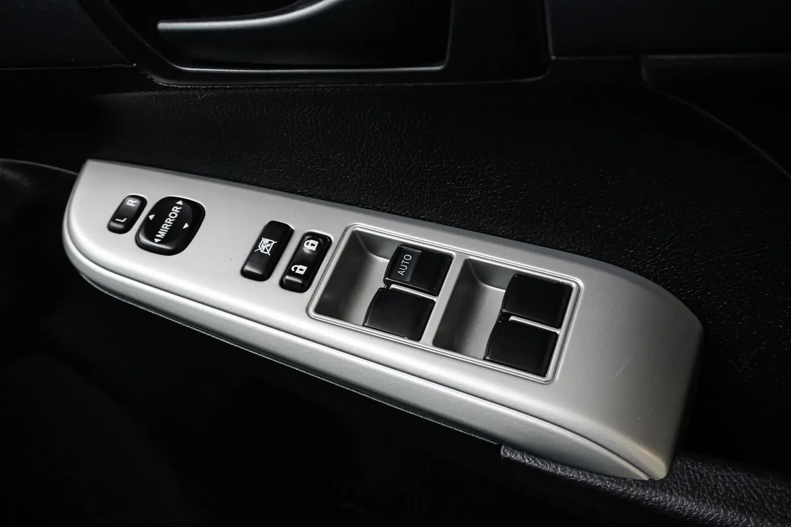 2017 Toyota Camry Gallery Image 19