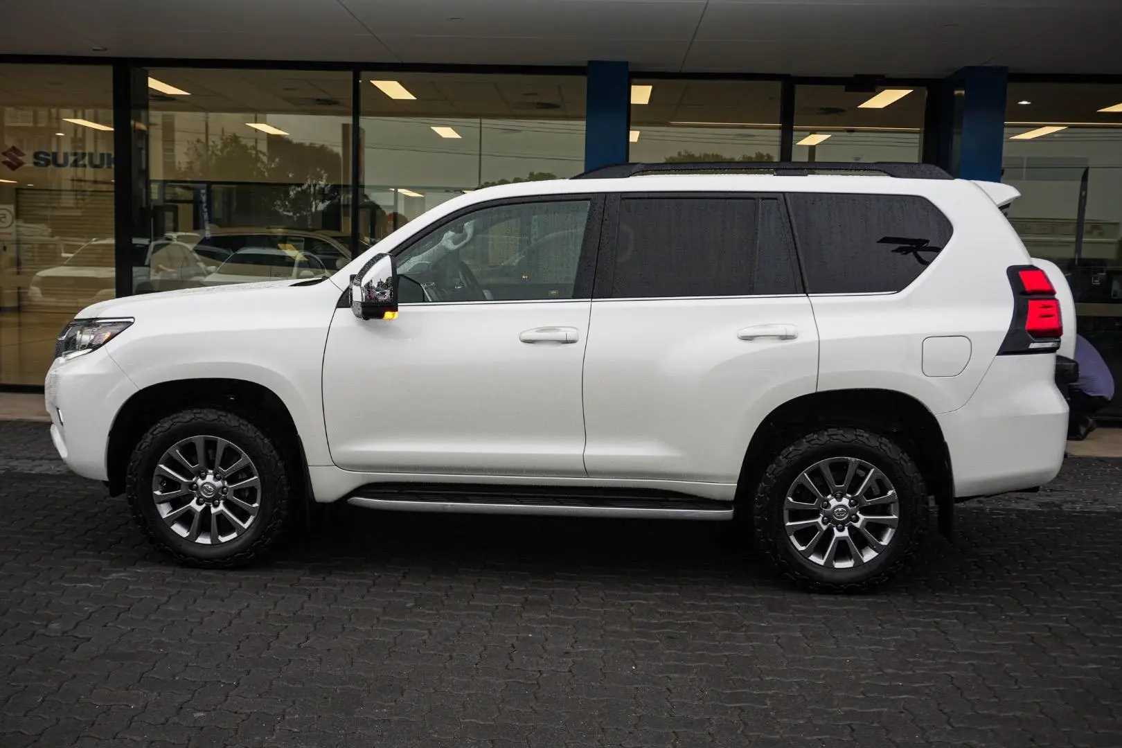 2019 Toyota Landcruiser Prado Gallery Image 4