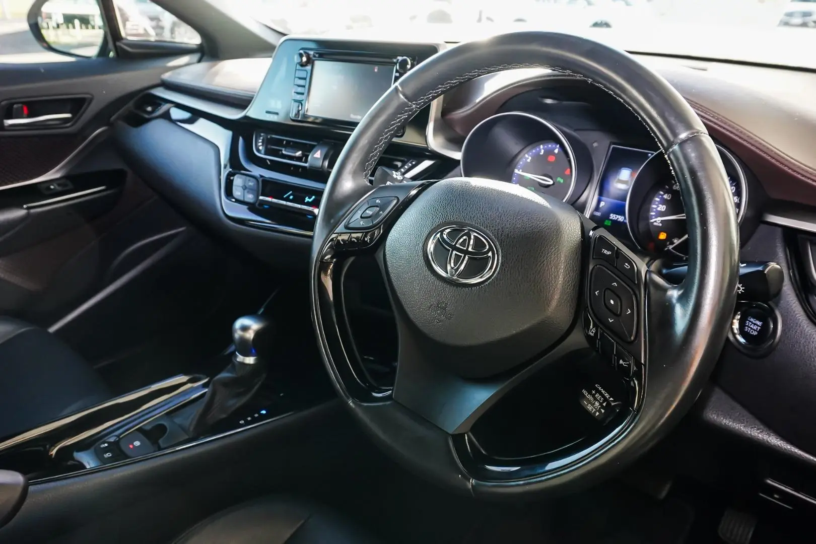 2017 Toyota C-HR Gallery Image 7