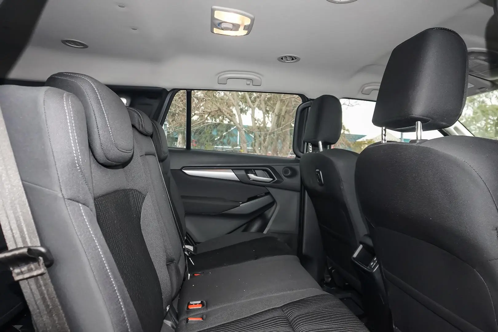 2025 Isuzu MU-X Gallery Image 19