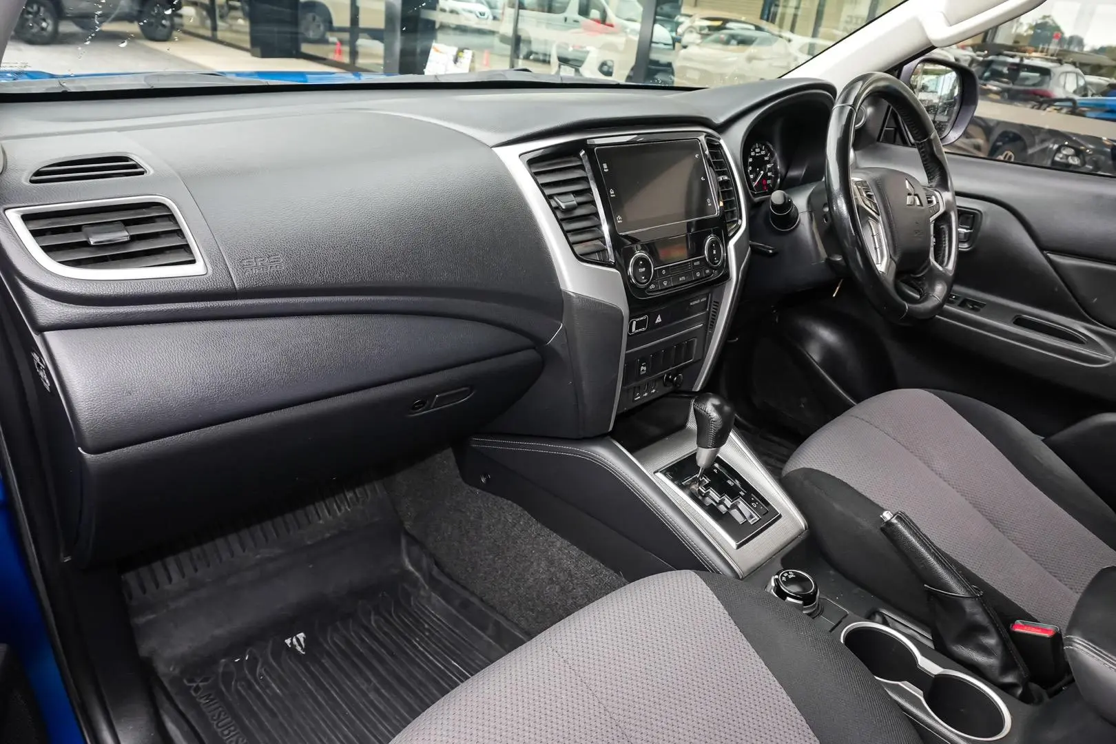 2021 Mitsubishi Triton Gallery Image 8