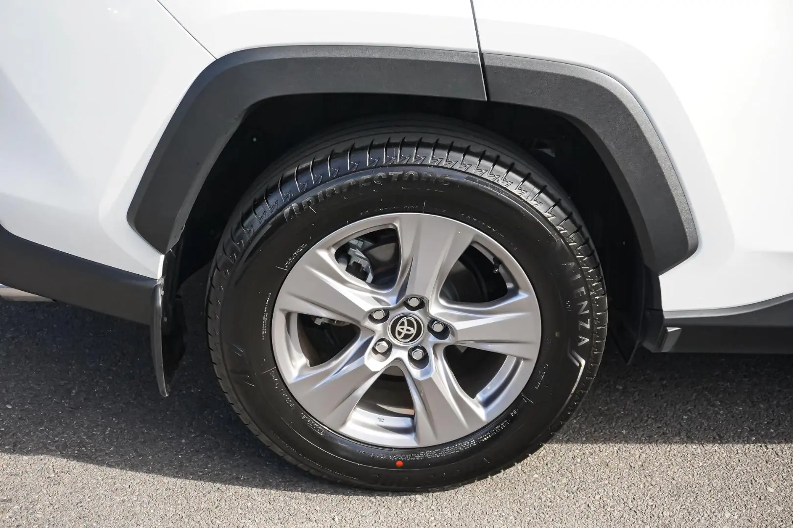 2024 Toyota RAV4 Gallery Image 16