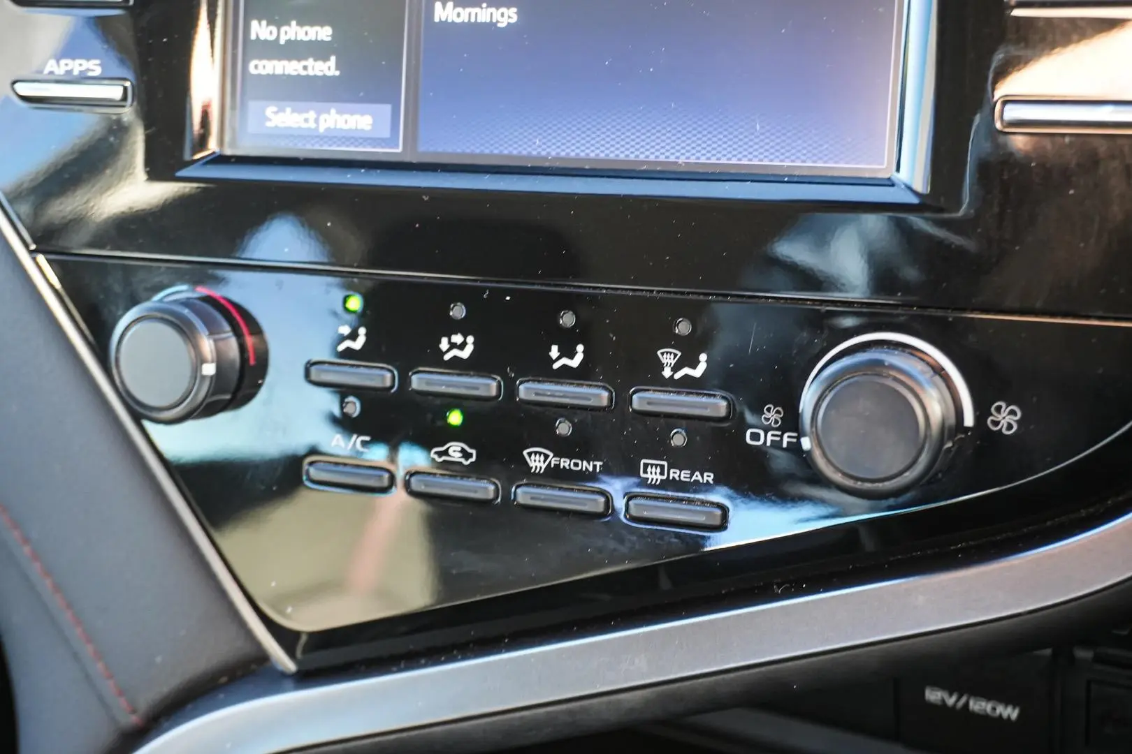 2019 Toyota Camry Gallery Image 22