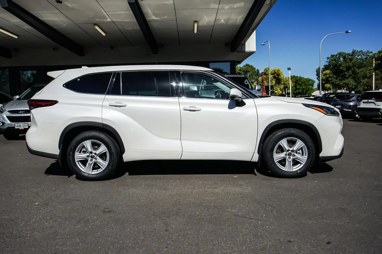 2021 Toyota Kluger Gallery Image 3