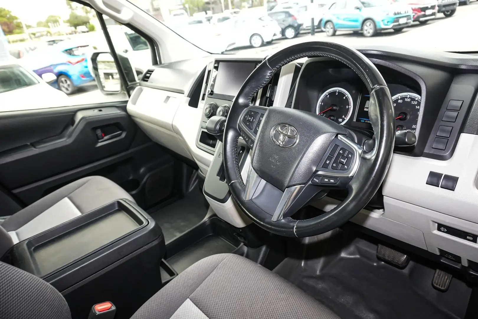 2021 Toyota Hiace Gallery Image 7