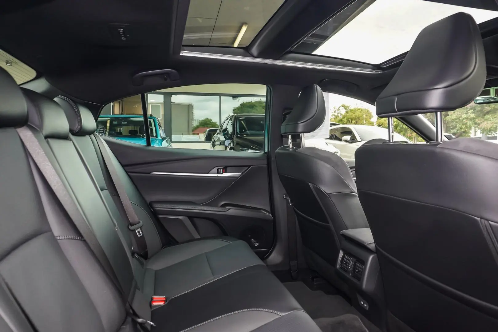 2025 Toyota Camry Gallery Image 7