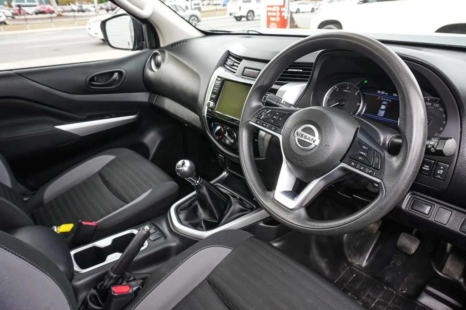 2022 Nissan Navara Gallery Image 13