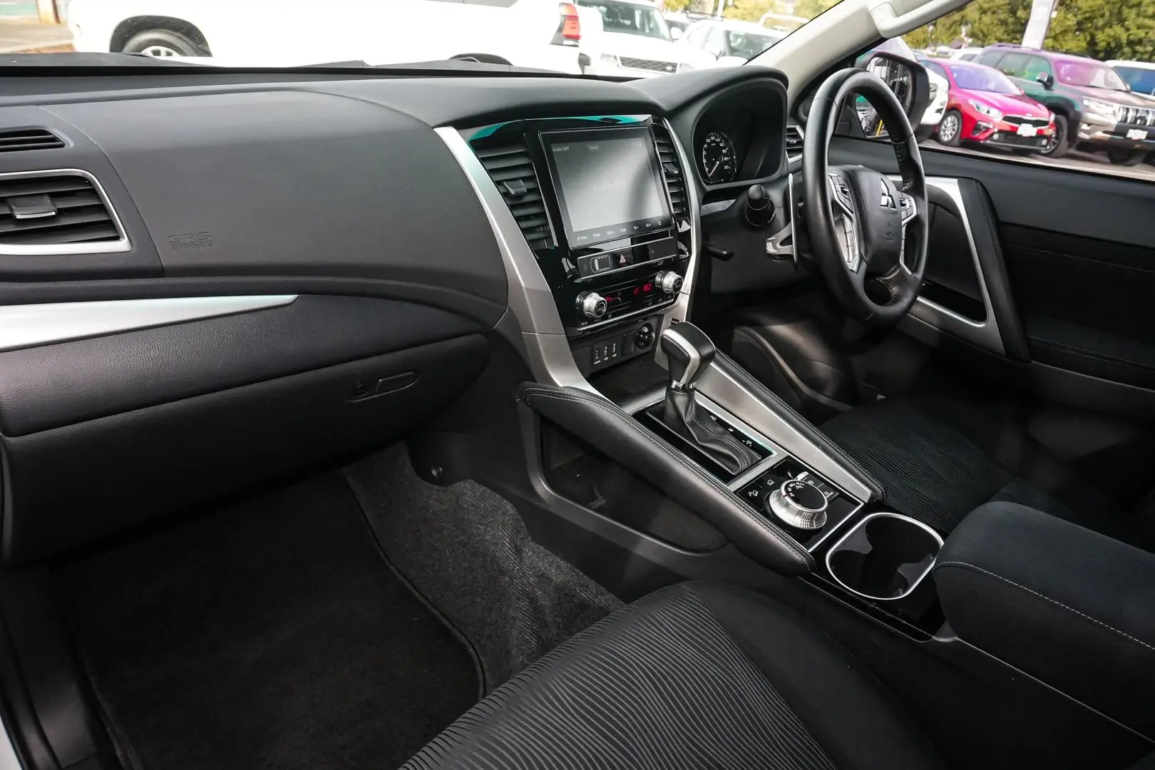 2022 Mitsubishi Pajero Sport Gallery Image 11