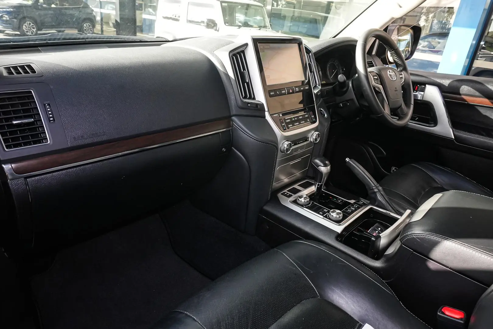 2017 Toyota Landcruiser Gallery Image 11