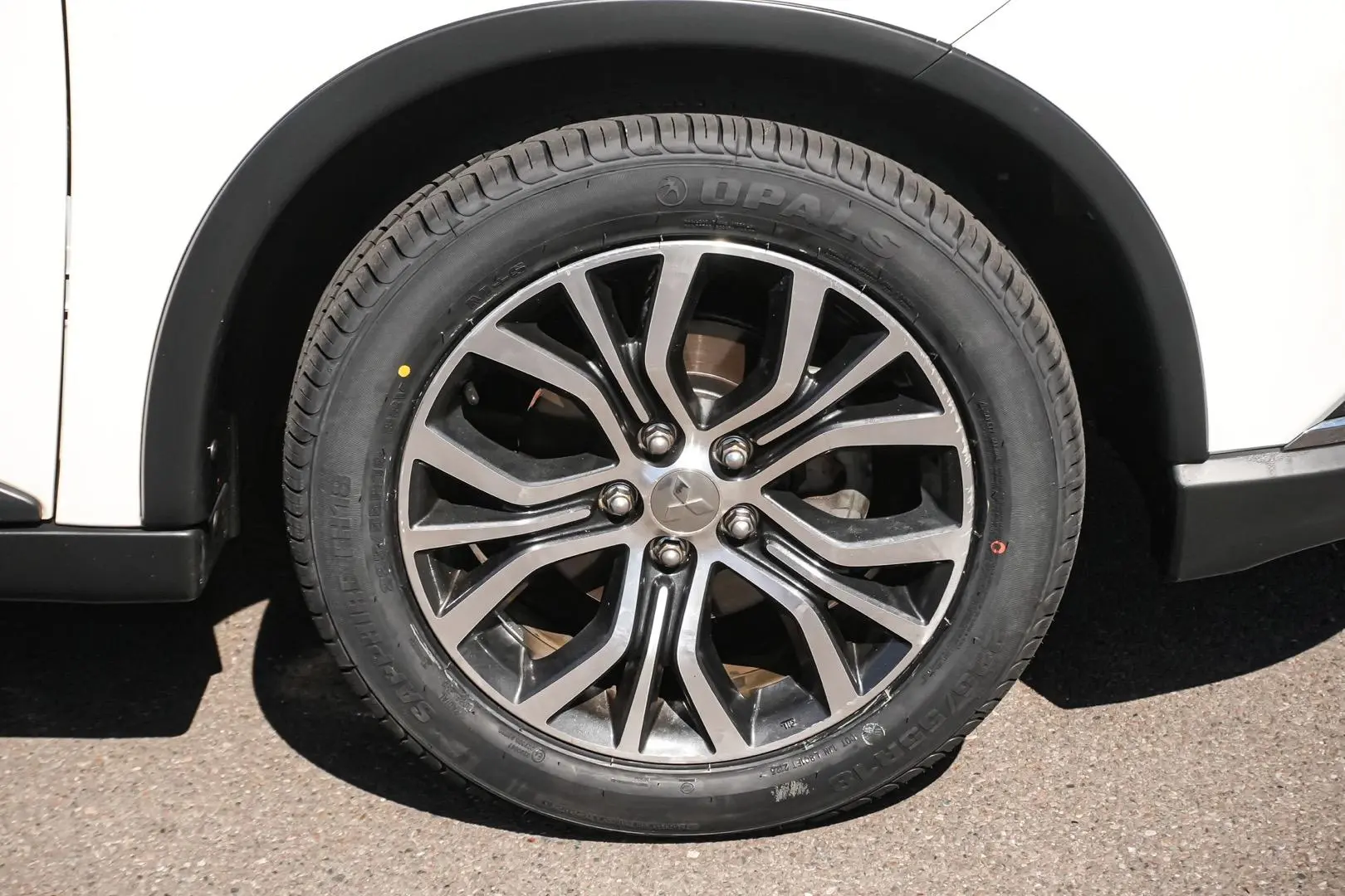 2016 Mitsubishi Outlander Gallery Image 13