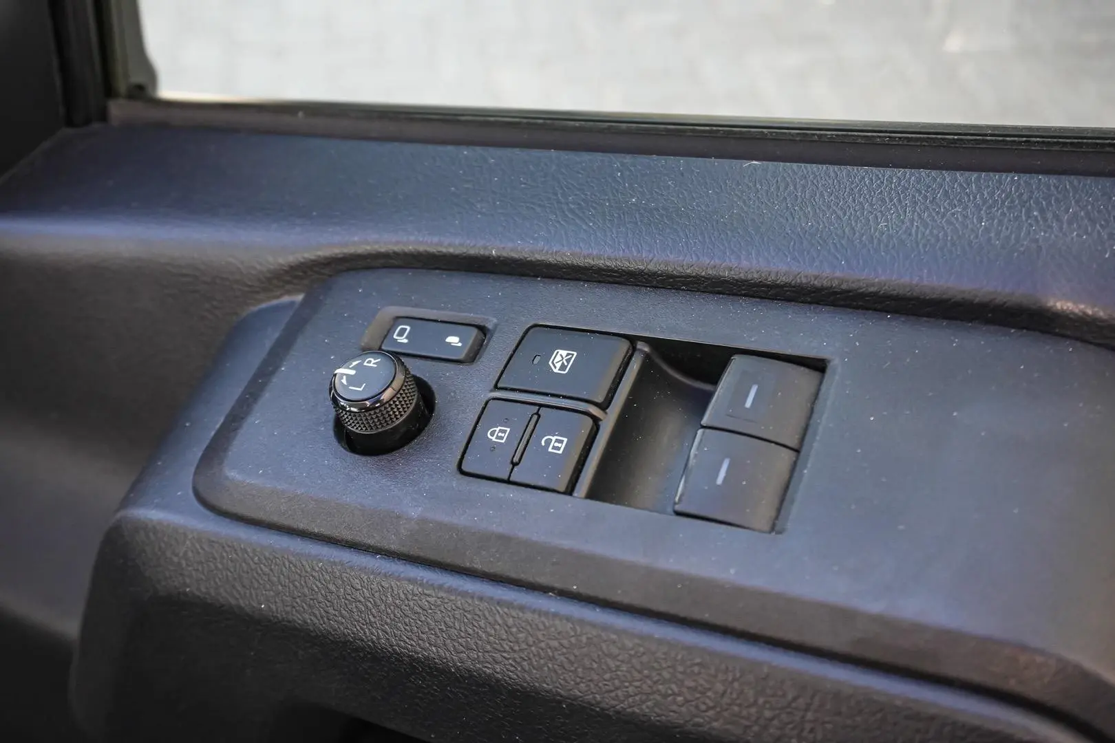 2020 Toyota Hiace Gallery Image 17