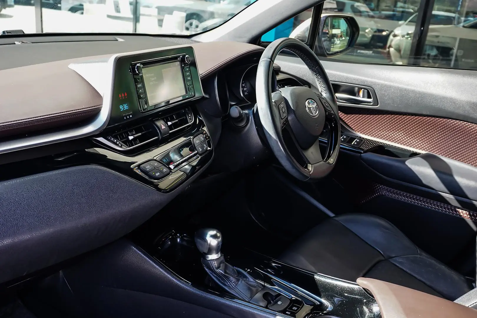 2017 Toyota C-HR Gallery Image 11