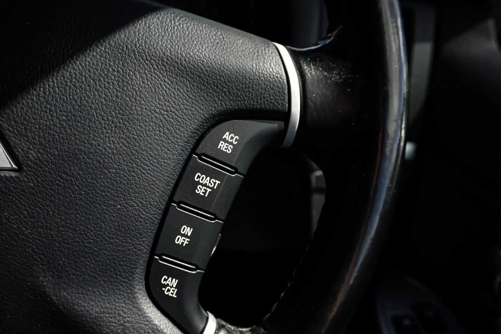 2015 Mitsubishi Pajero Gallery Image 21