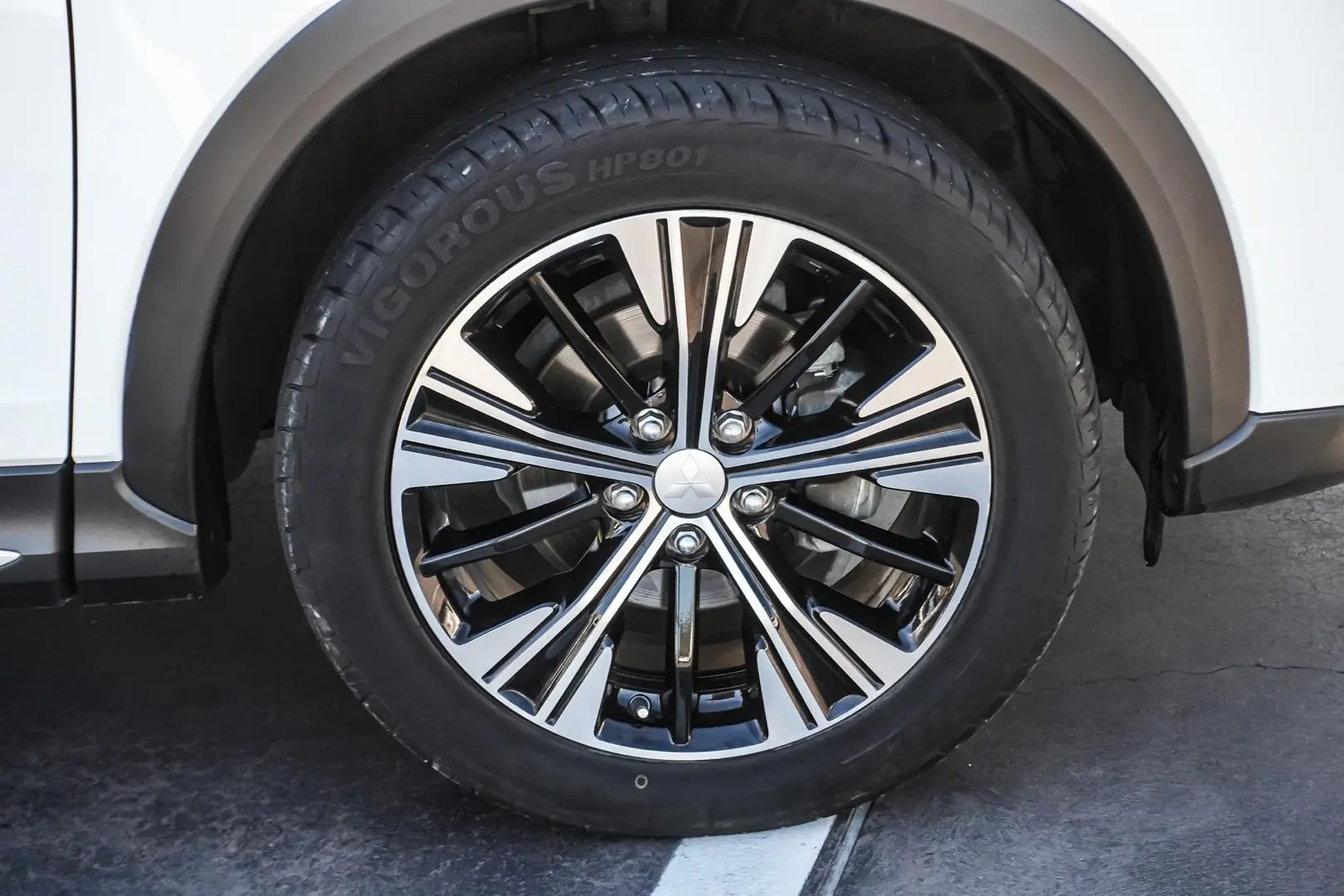 2020 Mitsubishi Eclipse Cross Gallery Image 13