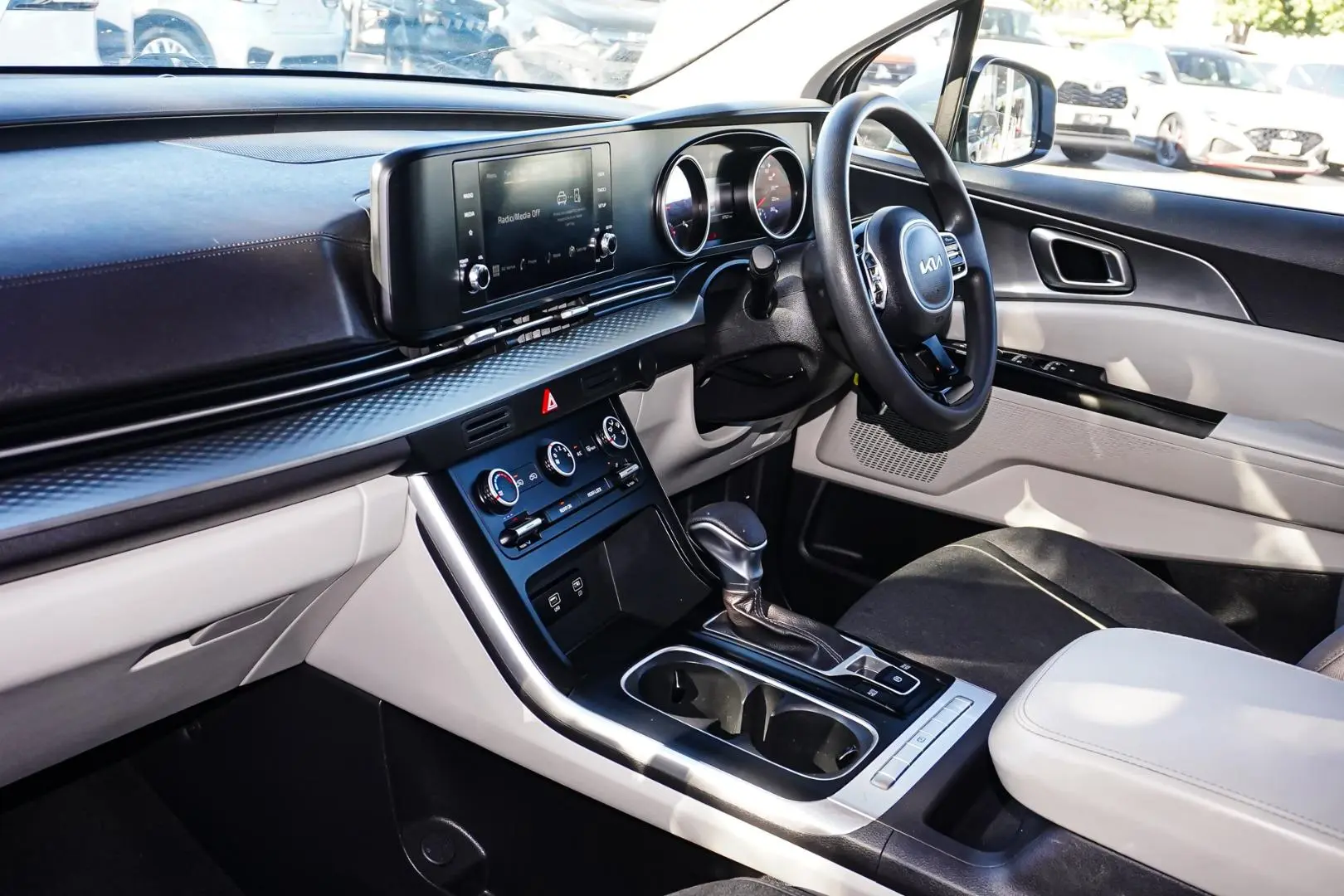 2022 Kia Carnival Gallery Image 11