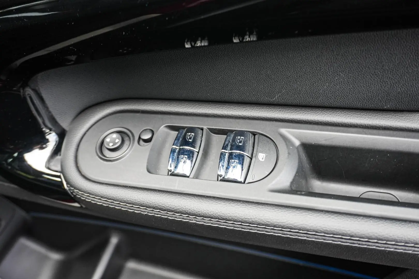2017 MINI Countryman Gallery Image 16