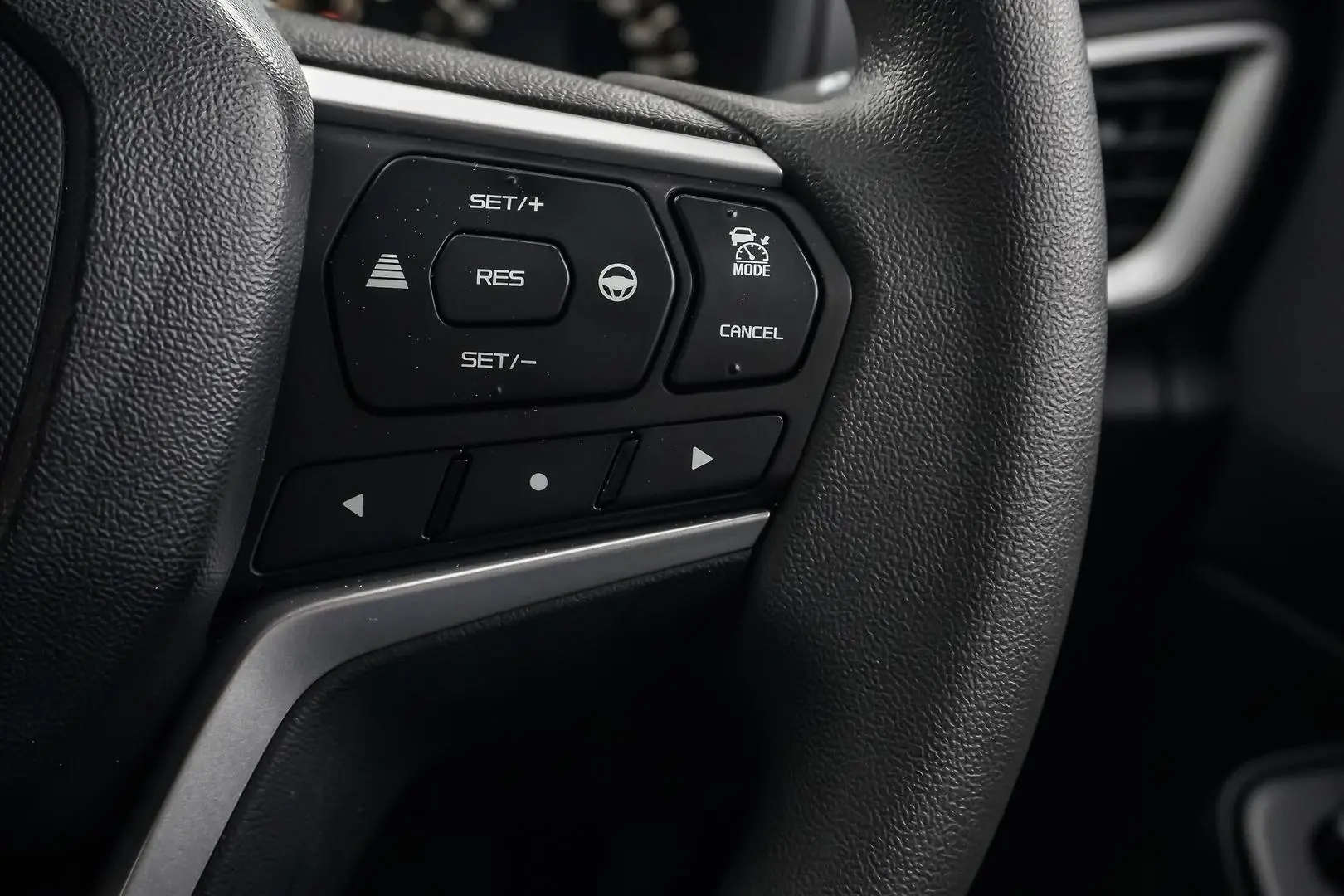 2025 Isuzu MU-X Gallery Image 17