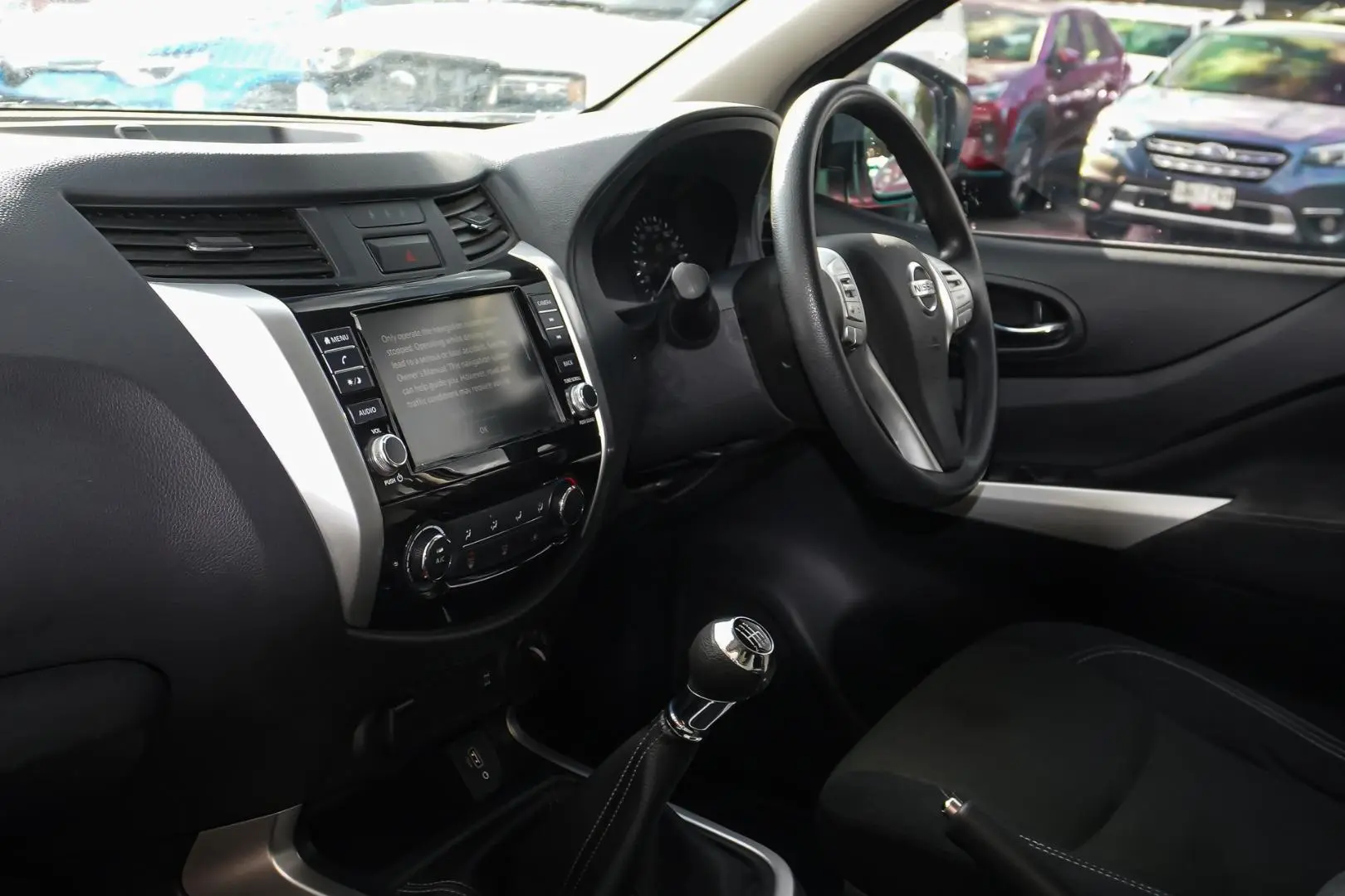 2020 Nissan Navara Gallery Image 11