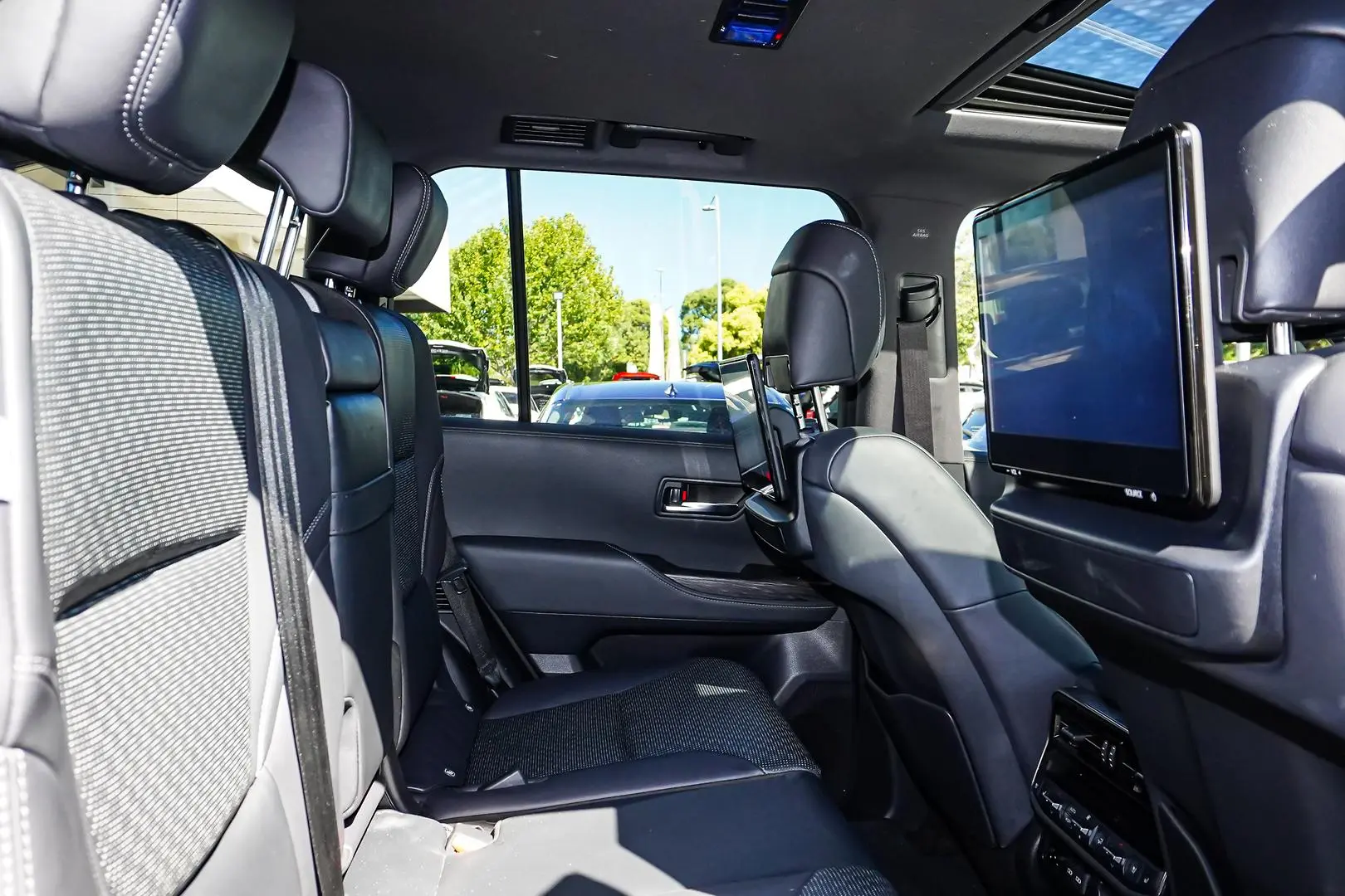 2023 Toyota Landcruiser Gallery Image 7