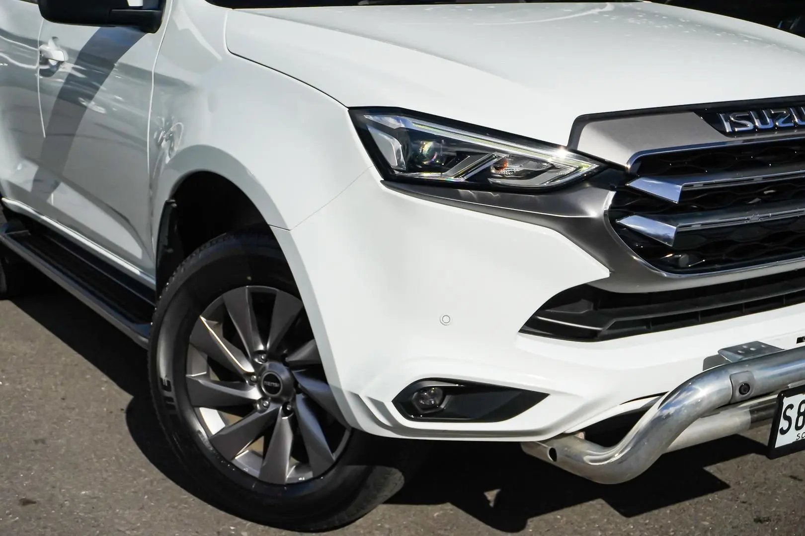 2021 Isuzu MU-X Gallery Image 11